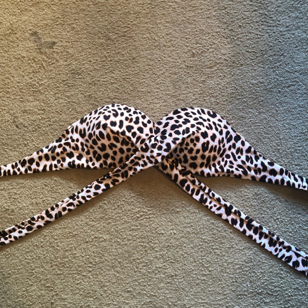 VS Pink cheetah bikini top